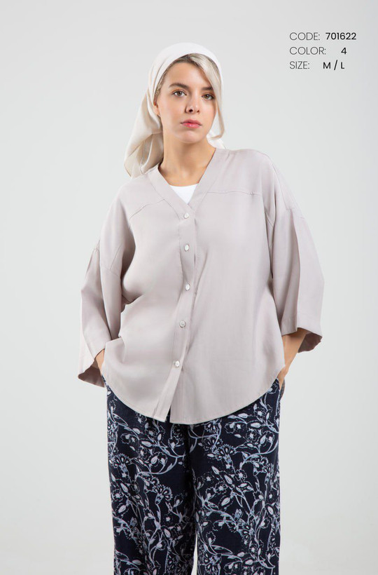 شومیز مانتو تابستانه پارچه لیوسل جلو دکمه بدون یقه آستین یه ربع رنگ استخوانی