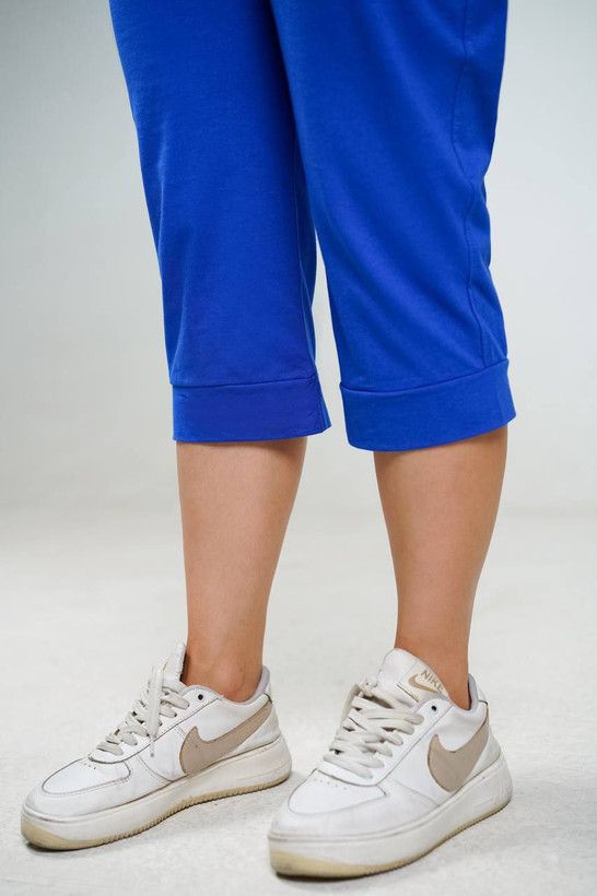 نمای نزدیک از دمپای شلوارک پنبه ای زنانه