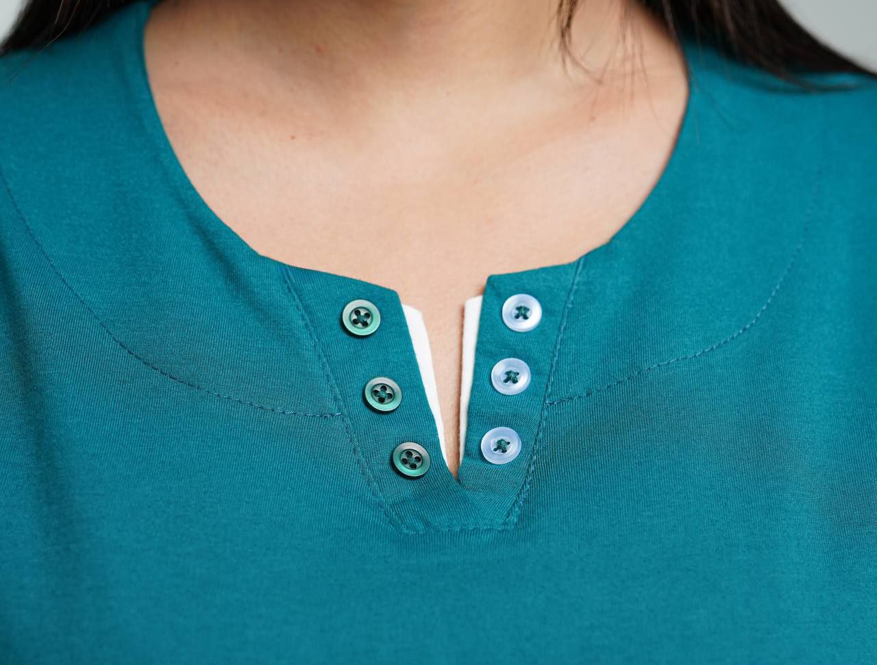 تیشرت جلو یقه دکمه زنانه پنبه ای